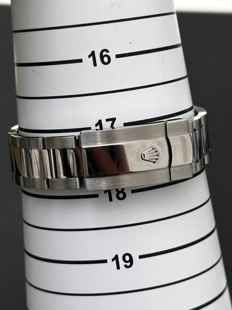 Rolex Oyster Perpetual Date 115200 Image 6